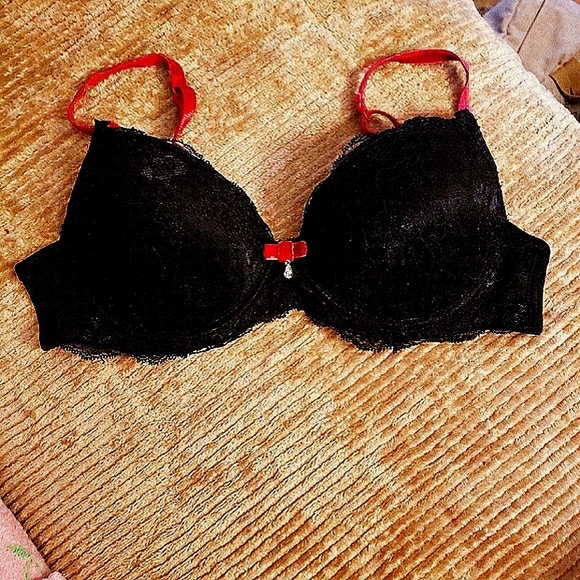 Marilyn Monroe    Black Lace w Pink Velvet Bra - Picture 1 of 8